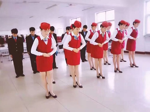 女生報(bào)石家莊東華鐵路學(xué)校學(xué)什么好？