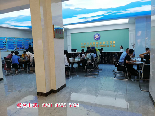 石家莊鐵路學(xué)校報(bào)名用本人到校嗎？