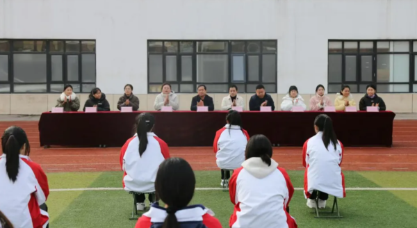 石家莊東華鐵路學(xué)?？瓦\(yùn)服務(wù)禮儀技能大賽
