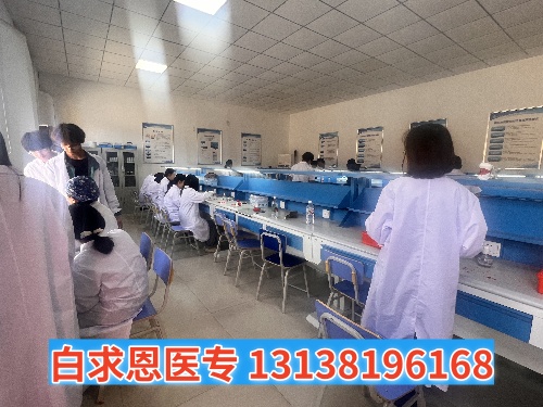 石家莊白求恩醫(yī)學中專學校多長時間放假一次？
